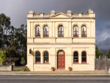 The Old Bank of Victoria c.1912 A Significant Local Landmark Building and Icon of Enduring Craftsmanship