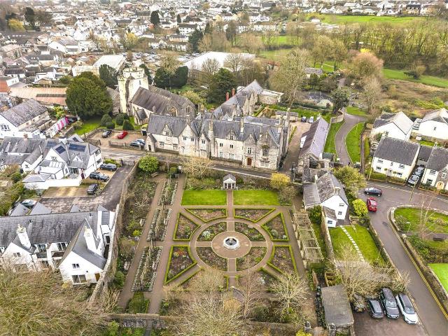 The Old Grammar School, Church Street, Cowbridge CF71, 3 bed flat to rent, £2,500 pcm | PrimeLocation