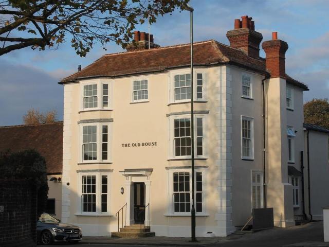 The Old House, London Road, Horsham 1 bed apartment to rent £1,225 pcm £283 pw