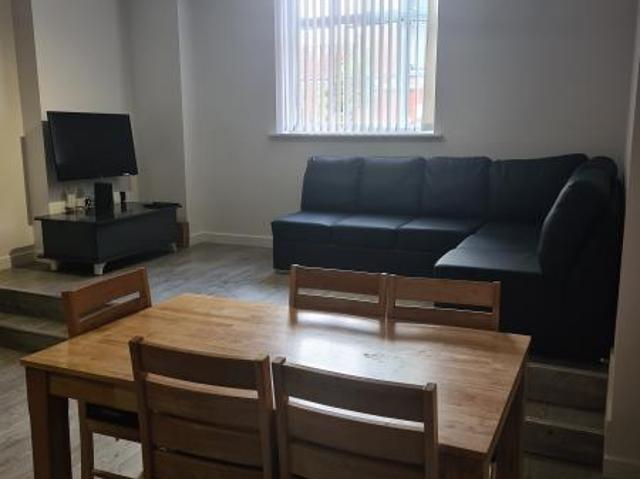 The Old Post Office, 4 Bishop Street. 4 bed flat share to rent £2,600 pcm £600 pw