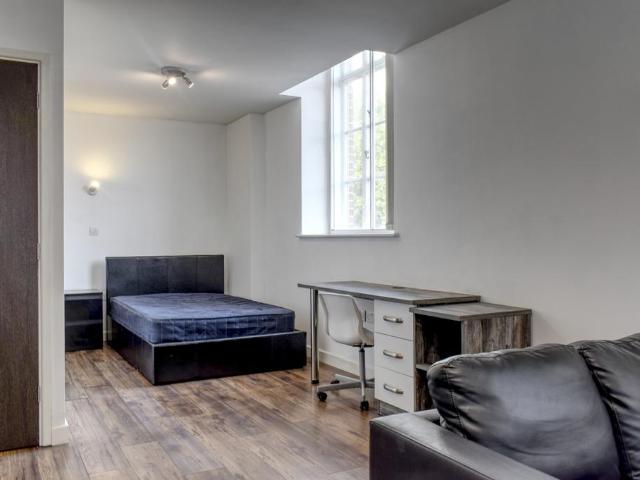 The Old Post Office, 4 Bishop Street. 1 bed flat to rent £725 pcm £167 pw