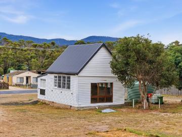 Royal George, Northern Midlands, Penguin Island, Cloudy Bay, Kingborough, Tasmania Island