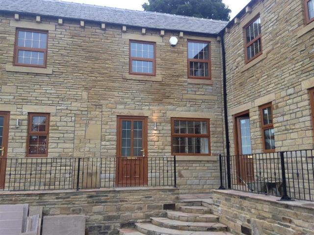 The Old Stables, Master Lane, Pye. 2 bed townhouse to rent £750 pcm £173 pw