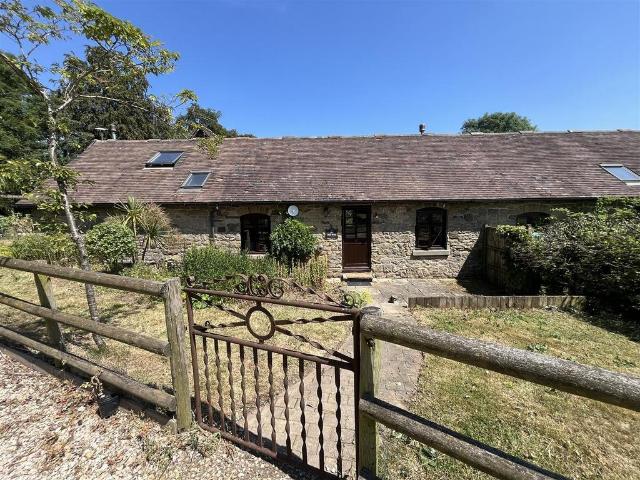 The Olde Byre, 5 Plaish Park Court. 3 bed barn conversion to rent £1,395 pcm £322 pw