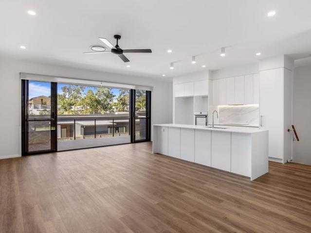The Orchard 4 Bedroom Townhouse with 4 Car Parks! in a Resort Style Complex with Pool