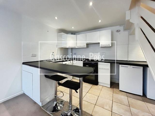 The Orchard, Lightwater GU18, 1 bed property to rent, £1,200 pcm | PrimeLocation