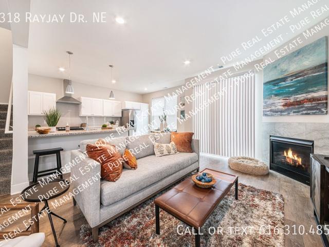 The Oscal, Fence | Three Bedroom Townhome