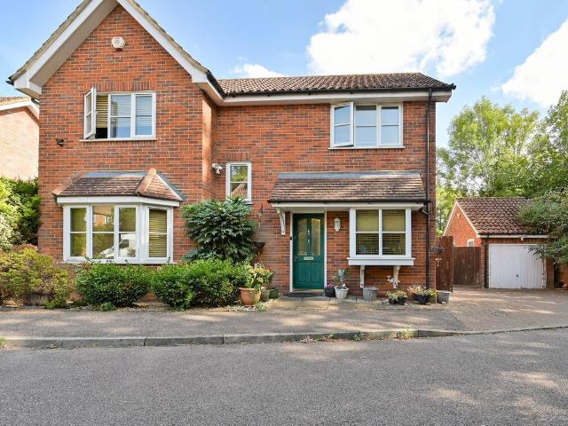 The Osiers, Croxley Green WD3, 4 bed property to rent, £3,500 pcm | PrimeLocation