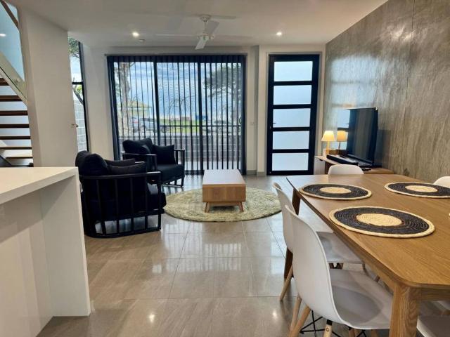 'THE OUTLOOK' Townhouse Five