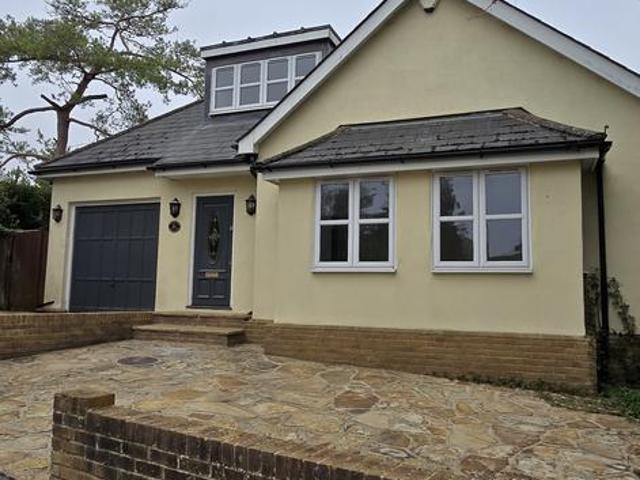 The Oval, Banstead, SM7 3 bed bungalow to rent £2,600 pcm £600 pw