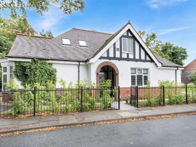 The Oval, Bessacarr, Doncaster 4 bed detached house to rent £2,200 pcm £508 pw