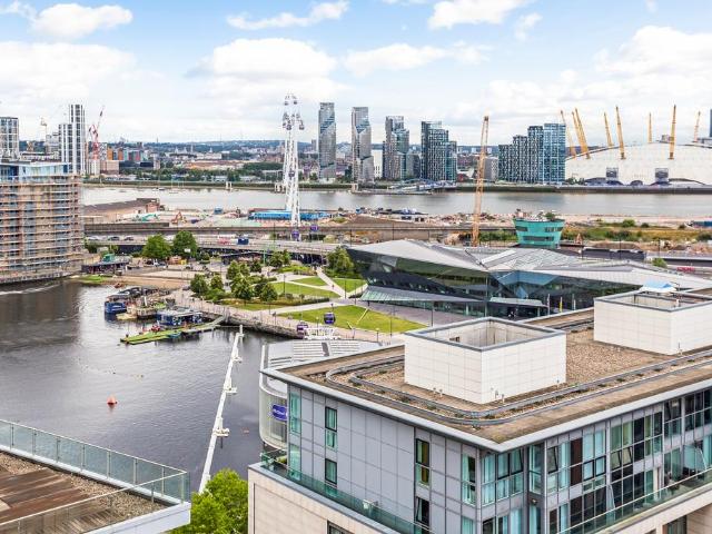 The Oxygen, 18 Western Gateway. 2 bed flat to rent £2,250 pcm £519 pw