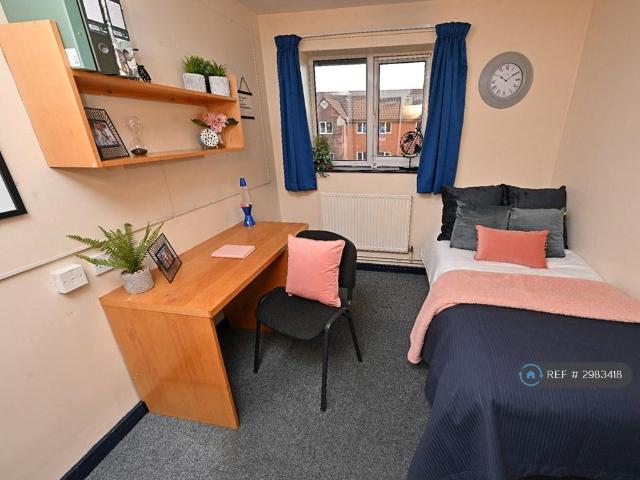 The Lodge, Bolton, BL3 1 bed in a flat share to rent £598 pcm £138 pw