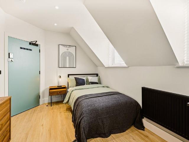 The Lofts, Westcliff On Sea 1 bed in a house share to rent £800 pcm £185 pw