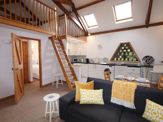 The Long Barn, Washingpool Hill Road, Tockington, Bristol BS32, 1 bed cottage to rent, £1,800 pcm | PrimeLocation
