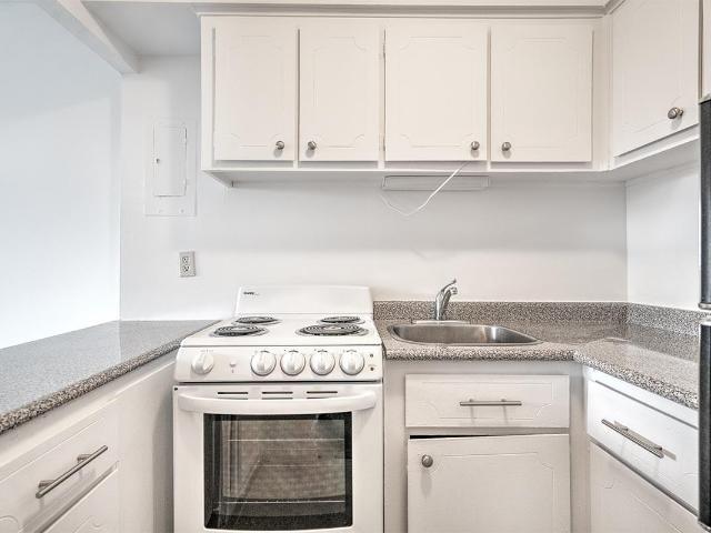 The Lorne Apartments 1 Bedroom Apartment for Rent at 3580 Av Lorne, Montréal, QC H2X 2A7 Milton Parc