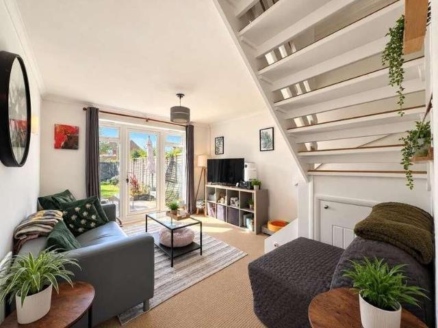 The Laurels, Southwater, RH13