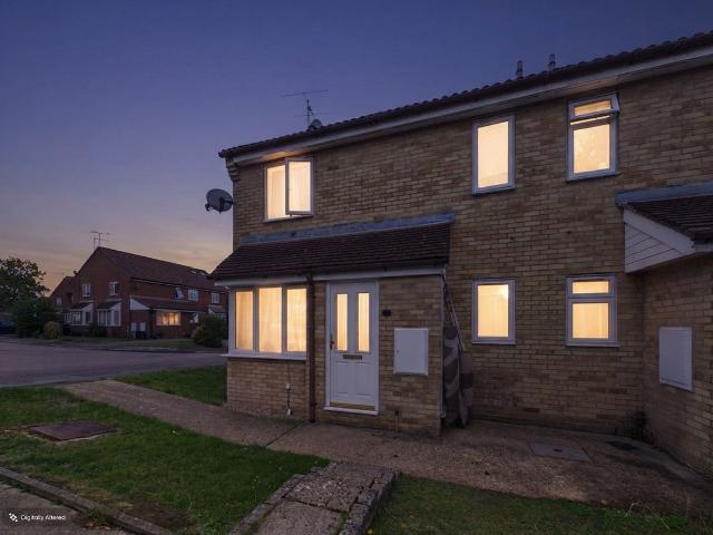 The Lawns, Hemel Hempstead, Hertfordshire HP1, 1 bed end terrace house to rent, £1,250 pcm | PrimeLocation