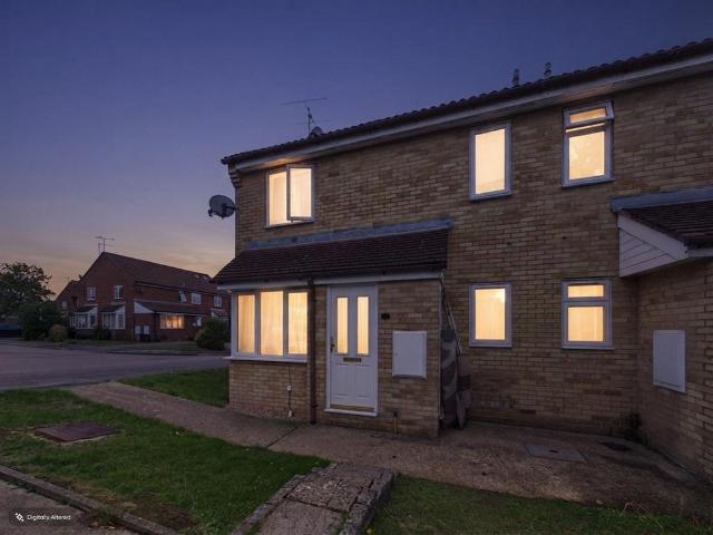 The Lawns, Hemel Hempstead. 1 bed end of terrace house to rent £1,250 pcm £288 pw