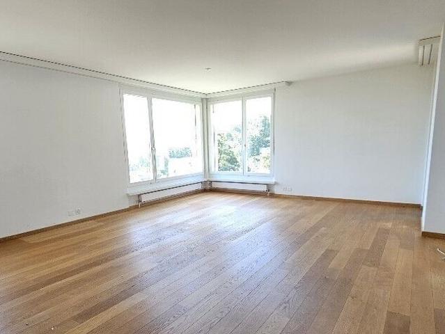 Lake in sight, city at your feet – Exclusive 5.5 room Maisonette