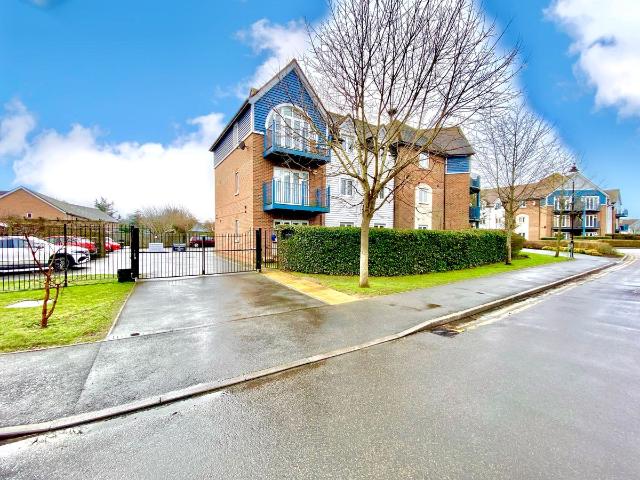 The Lakes, Aylesford ME20, 2 bed flat to rent, £1,400 pcm | PrimeLocation