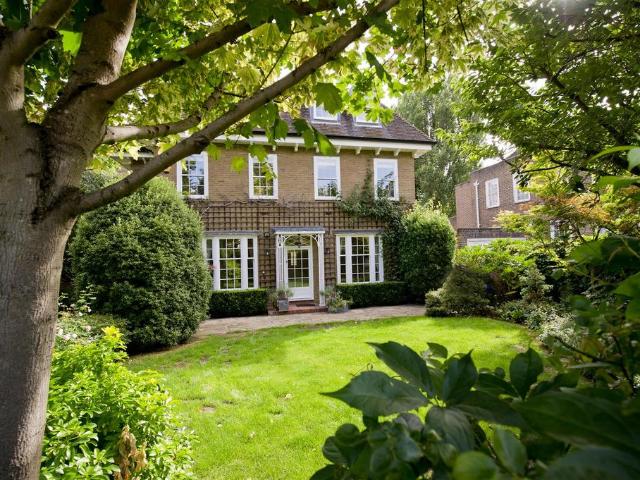 The Lane, St John's Wood NW8 6 bed house to rent £23,833 pcm £5,500 pw