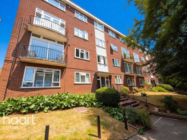The Larches, LUTON 2 bed maisonette to rent £1,300 pcm £300 pw