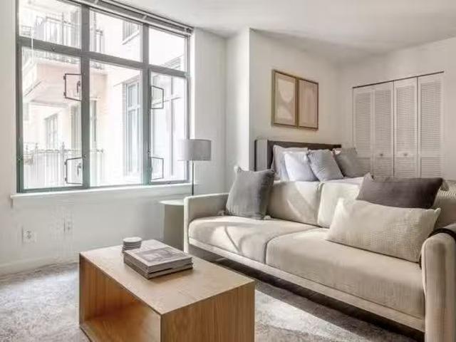 The Lexington at Market Square Phase 1, 400 8th St NW, Penn Qu.
