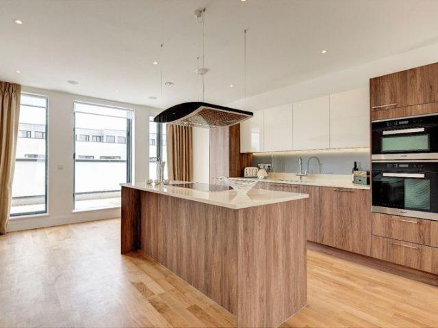 The Lexington, Golders Green, NW11 3 bed apartment to rent £4,983 pcm £1,150 pw