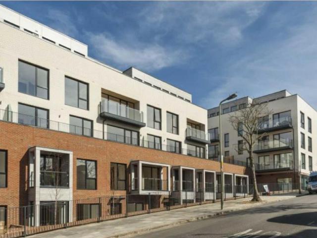 The Lexington Waldorf Place Golders. 3 bed flat to rent £4,983 pcm £1,150 pw