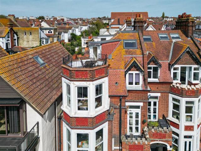 The Leas, Chalkwell 2 bed penthouse to rent £1,700 pcm £392 pw
