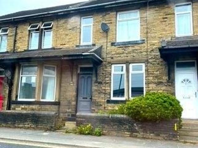 The Lees, Brighouse, HD6 3 bed terraced house to rent £795 pcm £183 pw