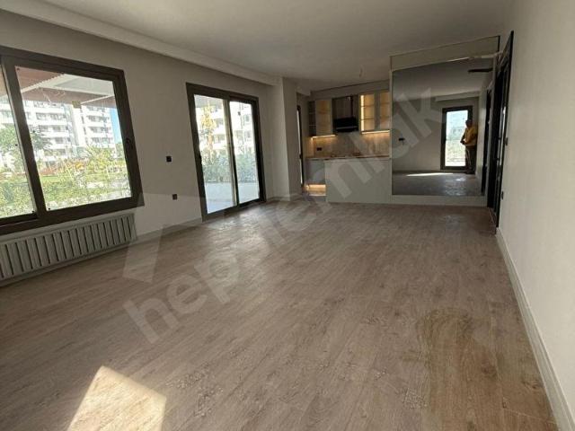 THE LİFE ADANA'DA YATAY MİMARİ BAHÇE KATI LÜKS 3+1 SATILIK DAİRE