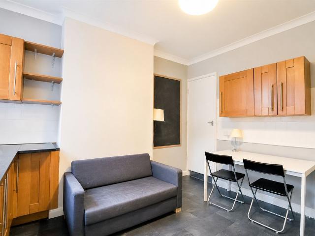 The Limes, Birmingham B16, 3 bed shared accommodation to rent, £390 pcm | PrimeLocation