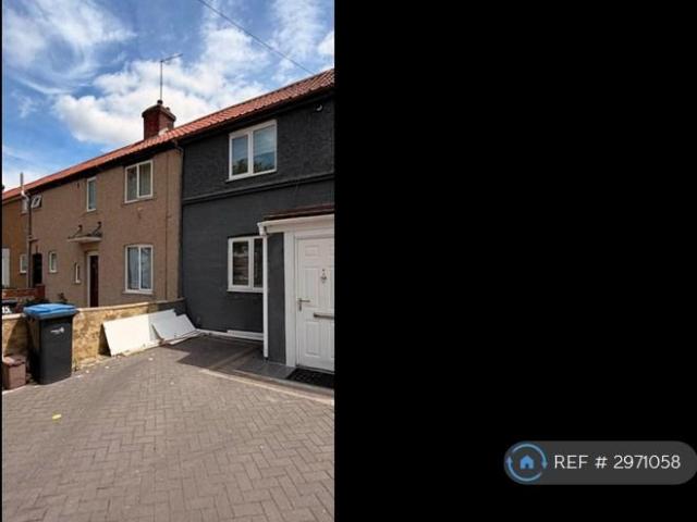 The Link, Enfield, EN3 2 bed flat to rent £1,850 pcm £427 pw
