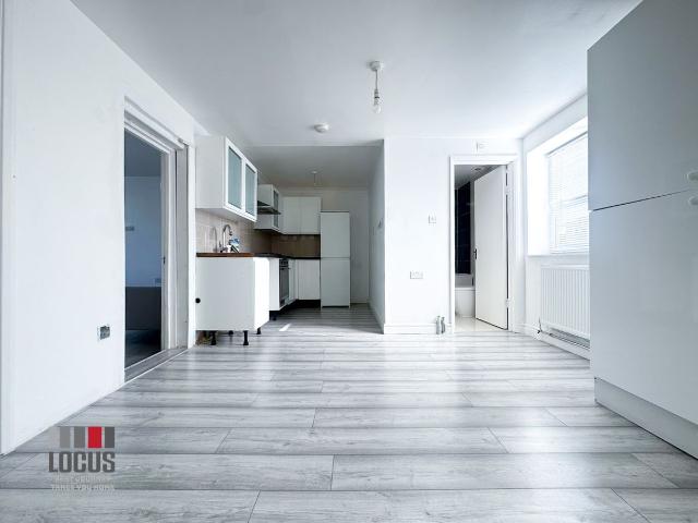 The Link, Enfield EN3, 2 bed flat to rent, £2,000 pcm | PrimeLocation