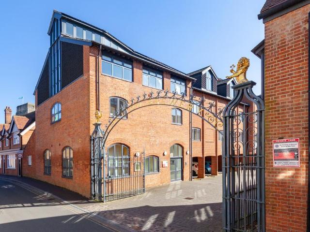 The Lion Brewery, Oxford 2 bed apartment to rent £2,800 pcm £646 pw