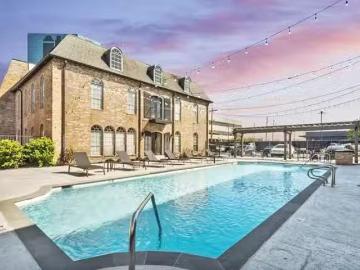 The Lumiere, 3301 West Esplanade Ave North, Metairie 2 Bedro.