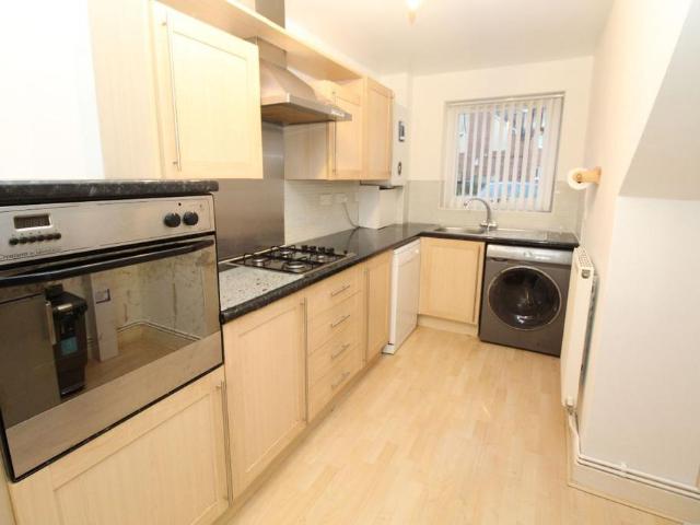 The Lymes, Bowdon, Altrincham 2 bed flat to rent £1,295 pcm £299 pw