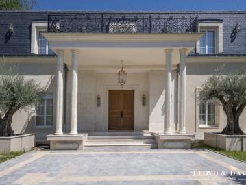 THE LYS PRIVATE ESTATE