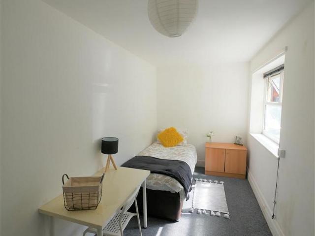 The Mount, Bournemouth, BH1 6 bed house share to rent £600 pcm £138 pw