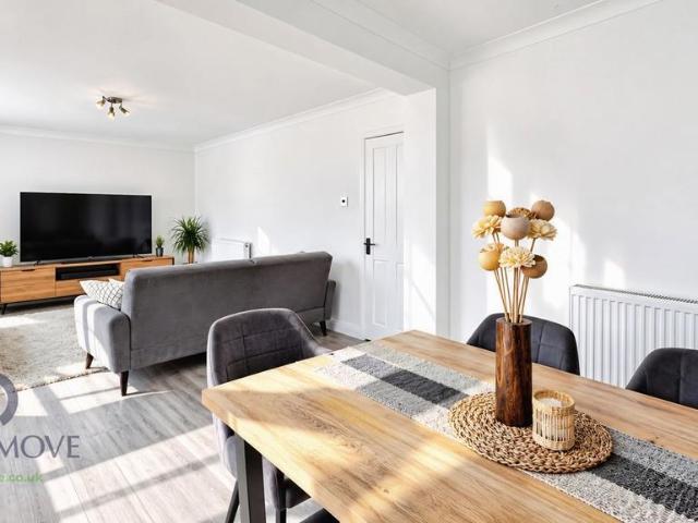 The Mount, Bexleyheath DA6 2 bed flat to rent £1,700 pcm £392 pw