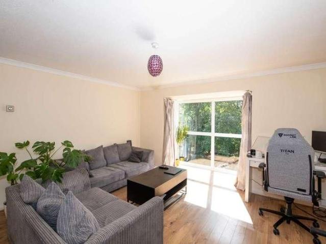 The Mount, Vine Street, M7