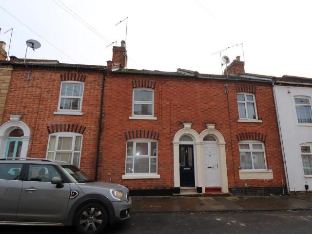 The Mounts, Northampton 2 bed terraced house to rent £1,095 pcm £253 pw