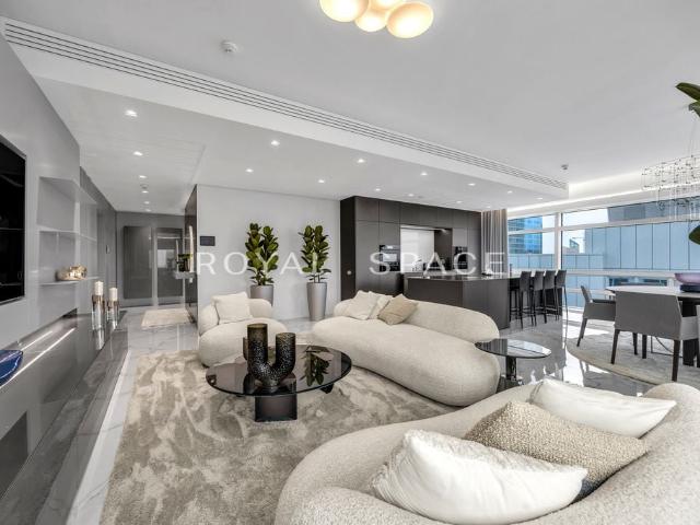 The modernist | Złota 44 | Sztuka nowoczesnego życia Warszawa, Śródmieście