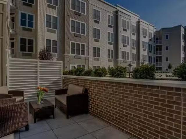 The Monarch, 100 120 Schindler Court, East Rutherford 2 Bedr.