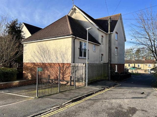 The Moorings, Swindon SN1 1 bed flat to rent £950 pcm £219 pw