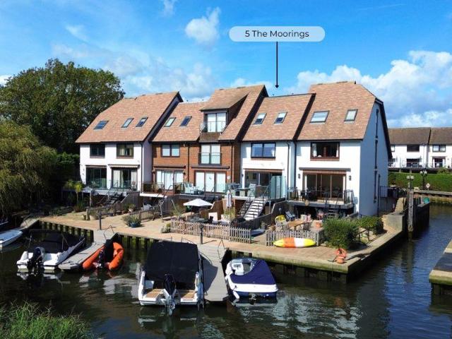 The Moorings, Willow Way. 3 bed terraced house to rent £3,300 pcm £762 pw
