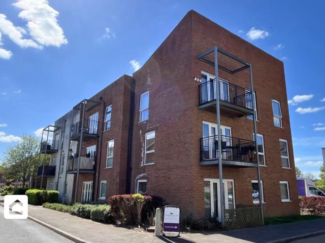 The Moors, Redhill, Surrey RH1, 2 bed flat to rent, £1,595 pcm | PrimeLocation