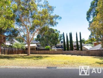 The Most Luckiest Land in the Prestigious Lancaster Gate Estate, 10 mins walk to La Trobe Uni, Plenty Road Tram and Polaris Town Centre!